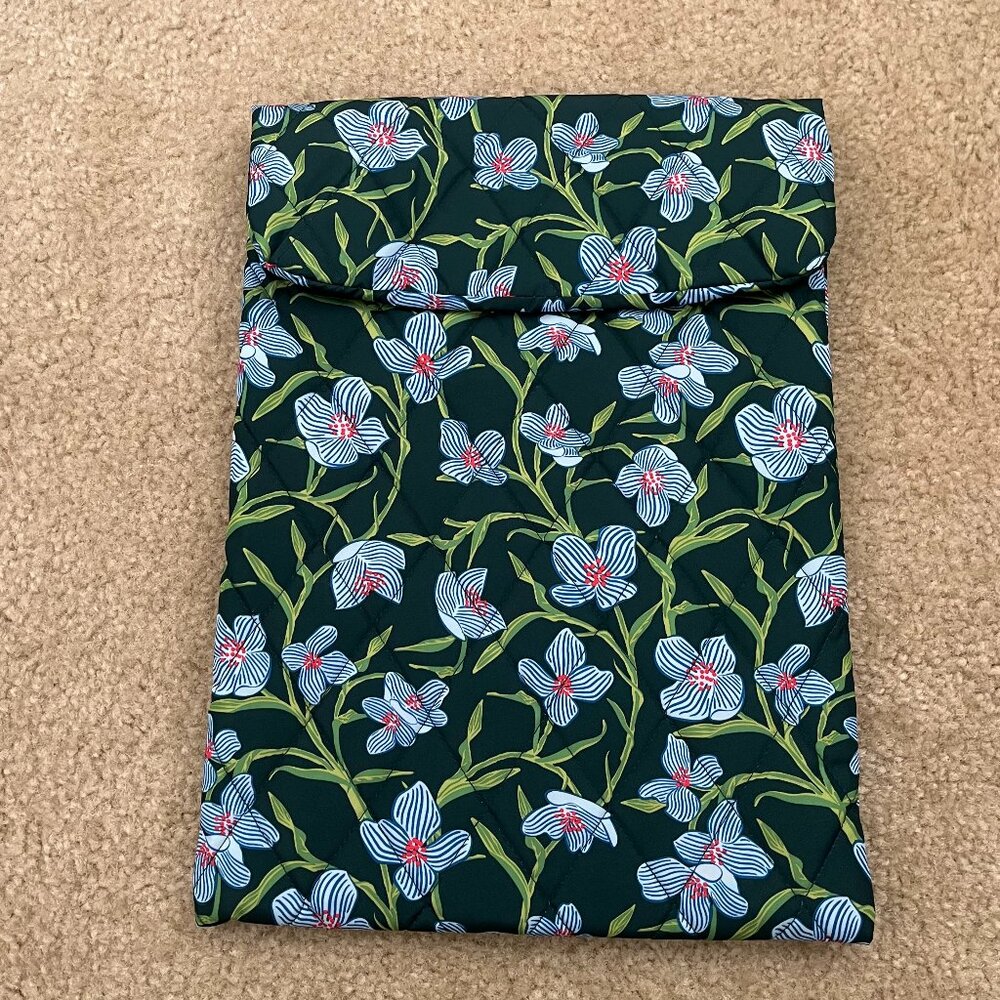 NWOT Vera Bradley Large Tech Sleeve • Charlotte Stems